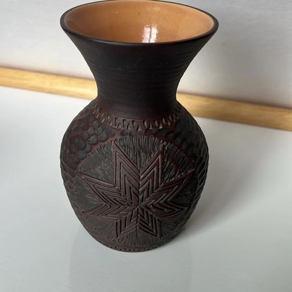 Vintage Kanyehgeh Pottery Six Nations Mohawk Vase Signed JS